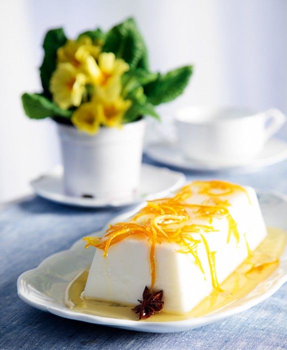panacotta-arwmatismeni-me-lemoni-kai-saltsa-portokaliou-(1)
