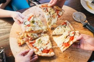 Pizza-anoigma-shutterstock_213558748