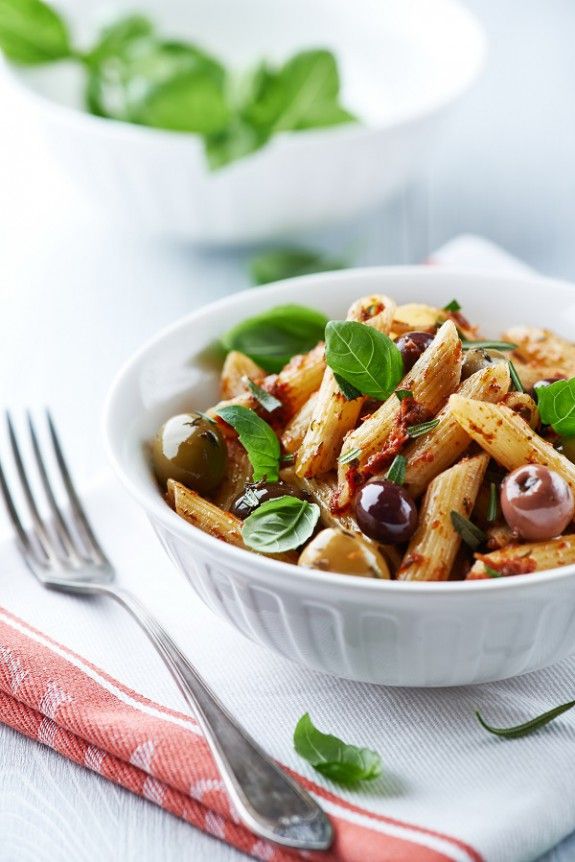 penes me pesto apo piperies flwrinis