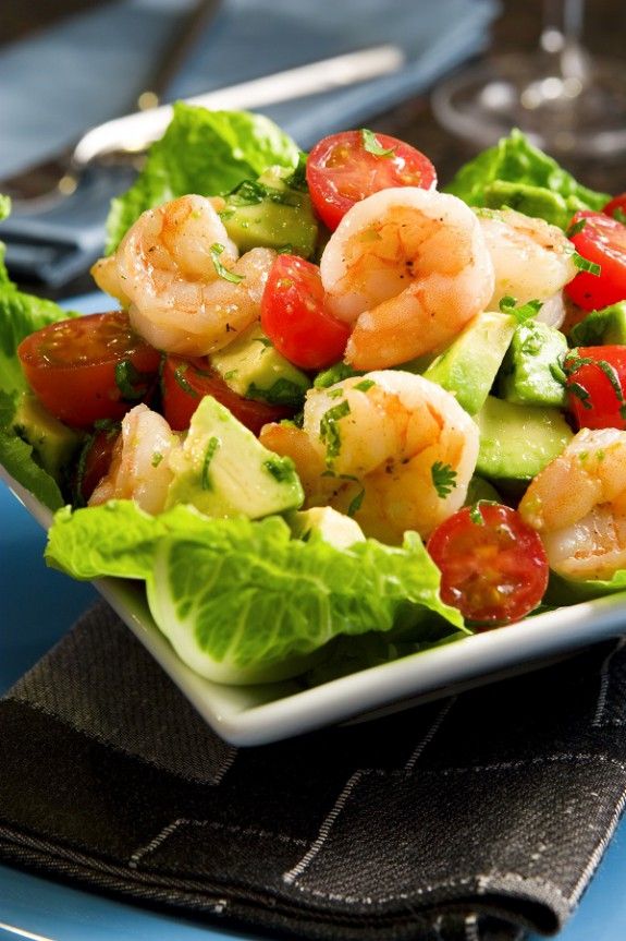 salata me avocado kai garides_10211005