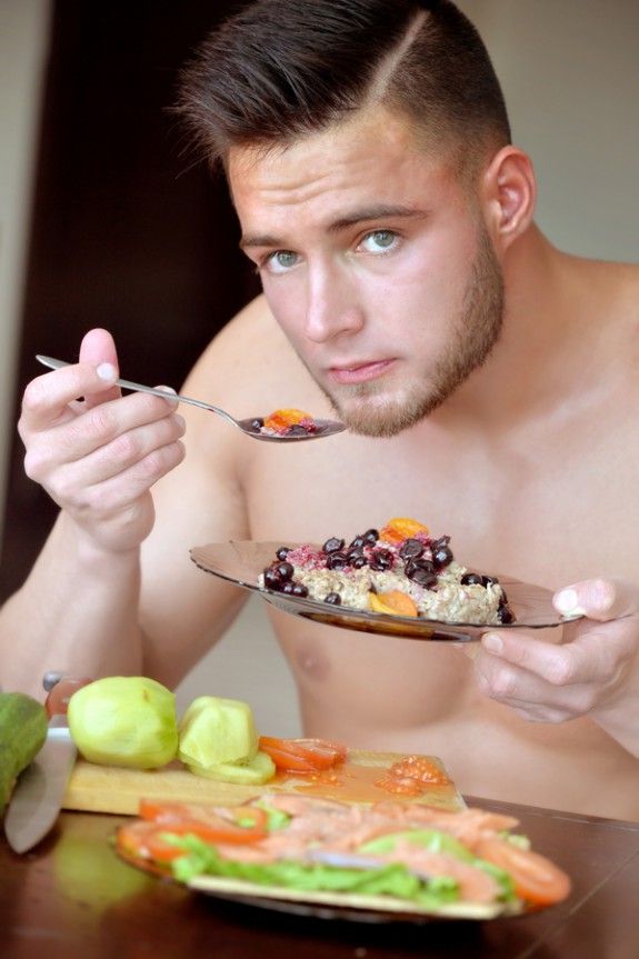 naked-man-eating