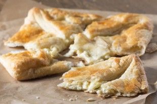 mpougatsa fetas