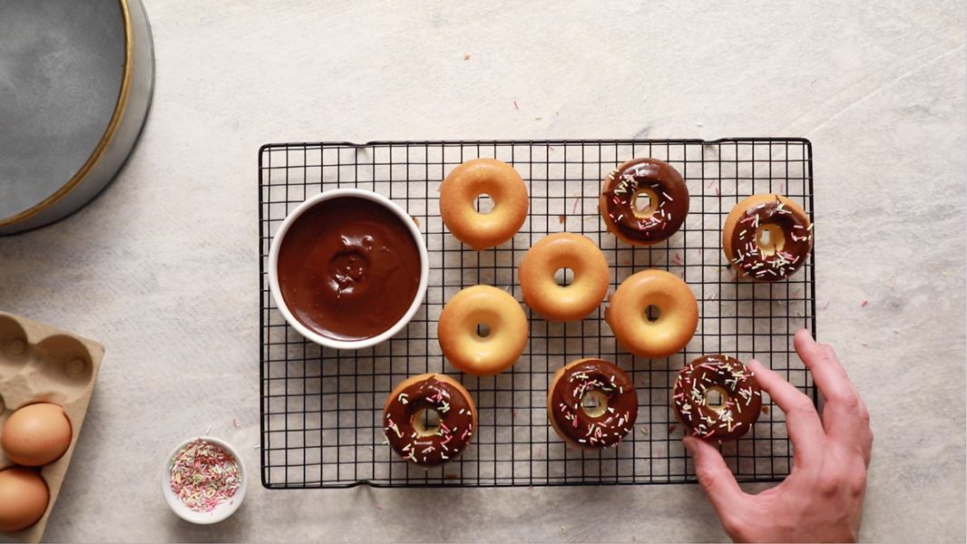 donuts-eaters