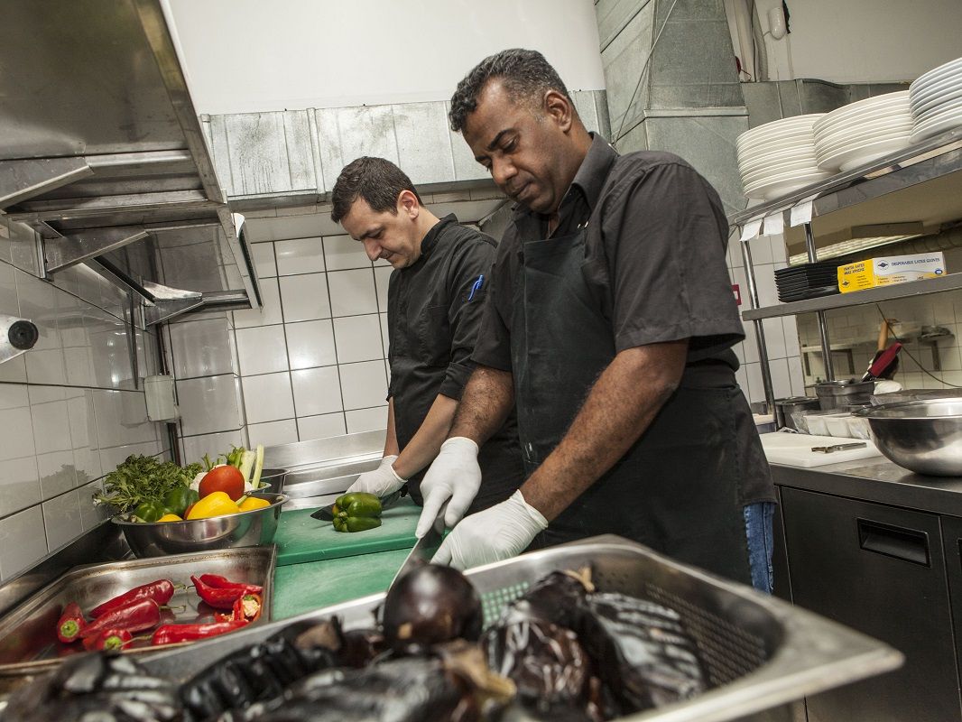 Adel-at-Vasilenas-with-Chef-Manos-2