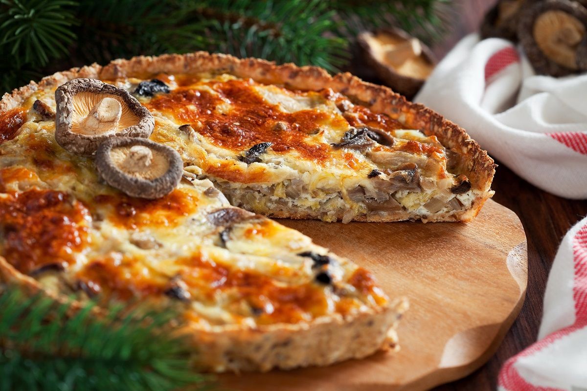 15840120 – tart with cabbage and mushrooms, selective focus