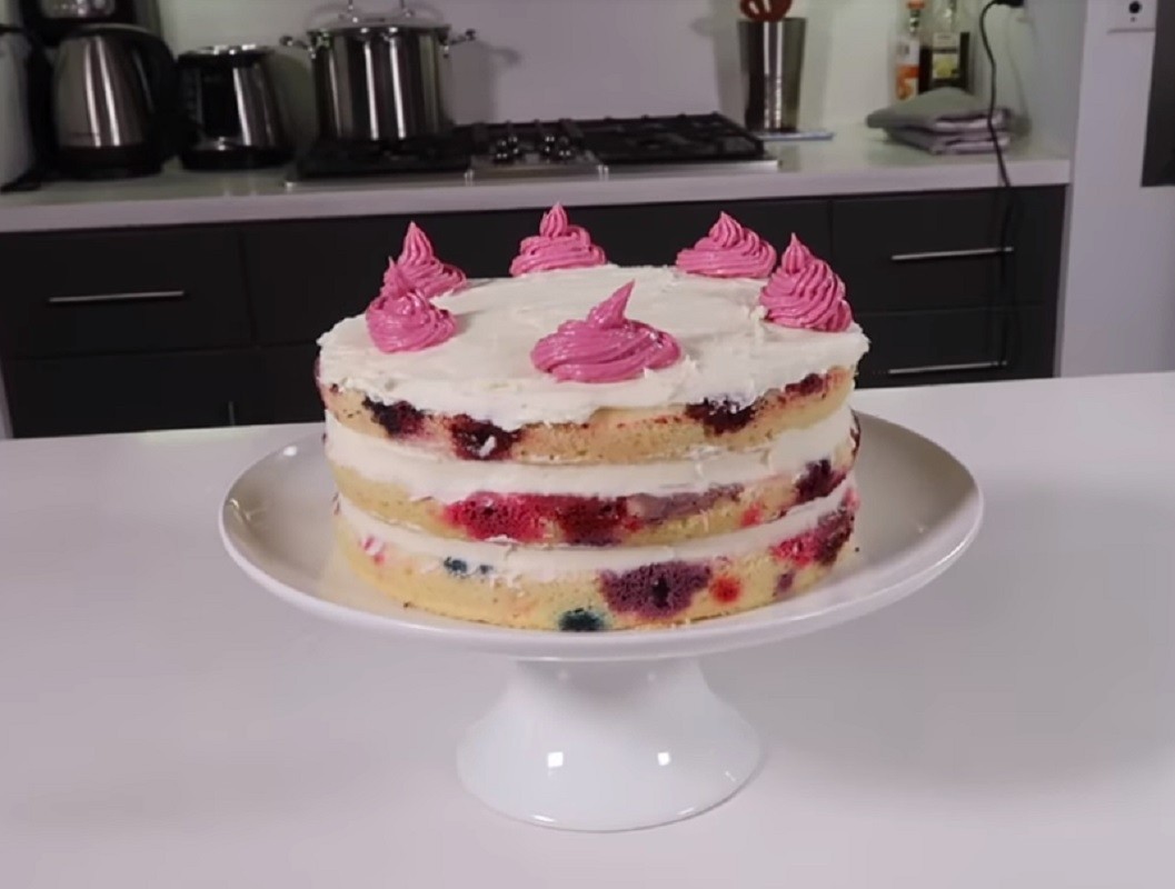 lipstick cake
