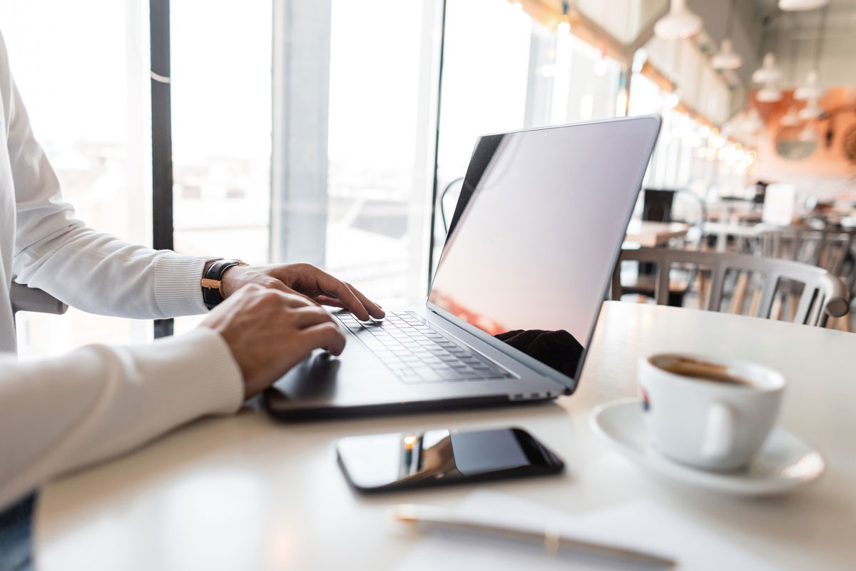 CAFE-LAPTOP