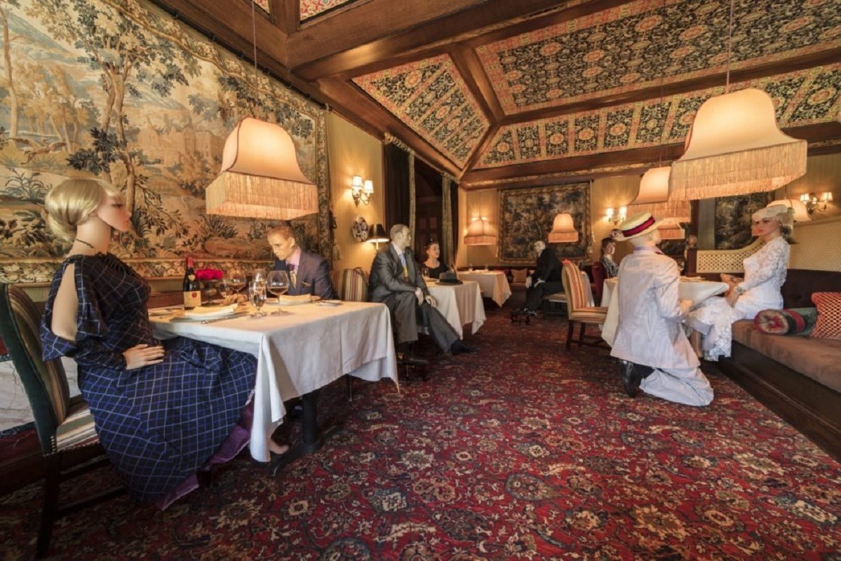 restaurant dolls