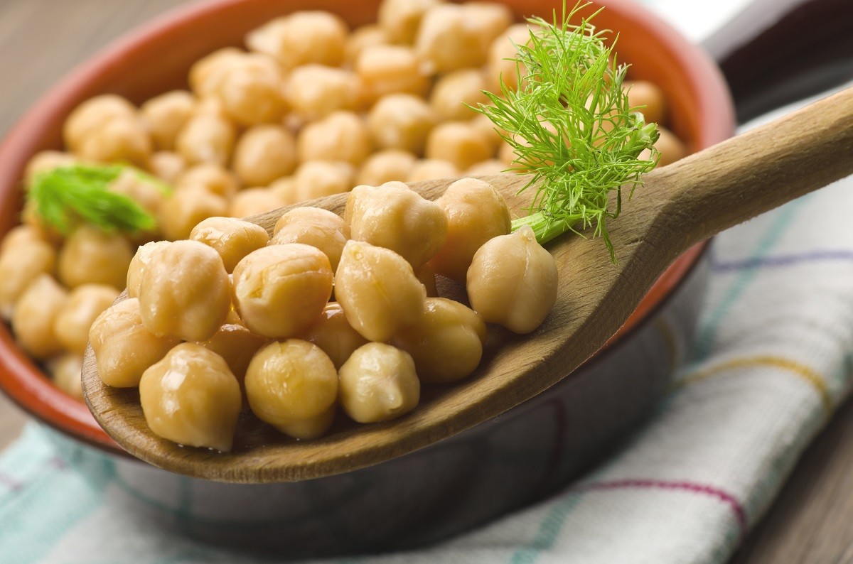 13564682 – spoon of chickpeas with fennel leaves,closeup shoot