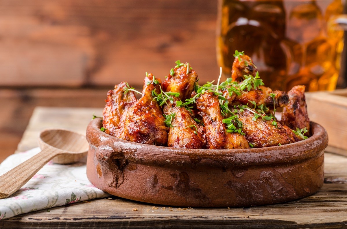 Grilled chicken wings with beer