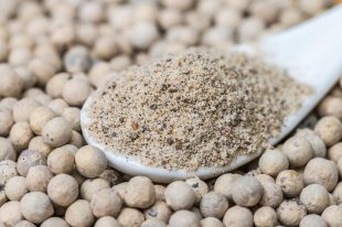 White pepper powder and grain.