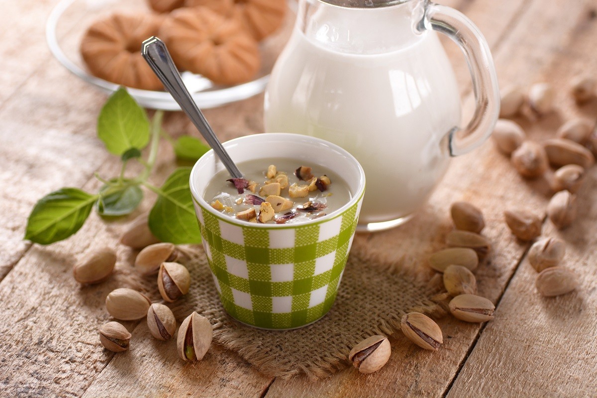 pistachio yogurt with fruit around