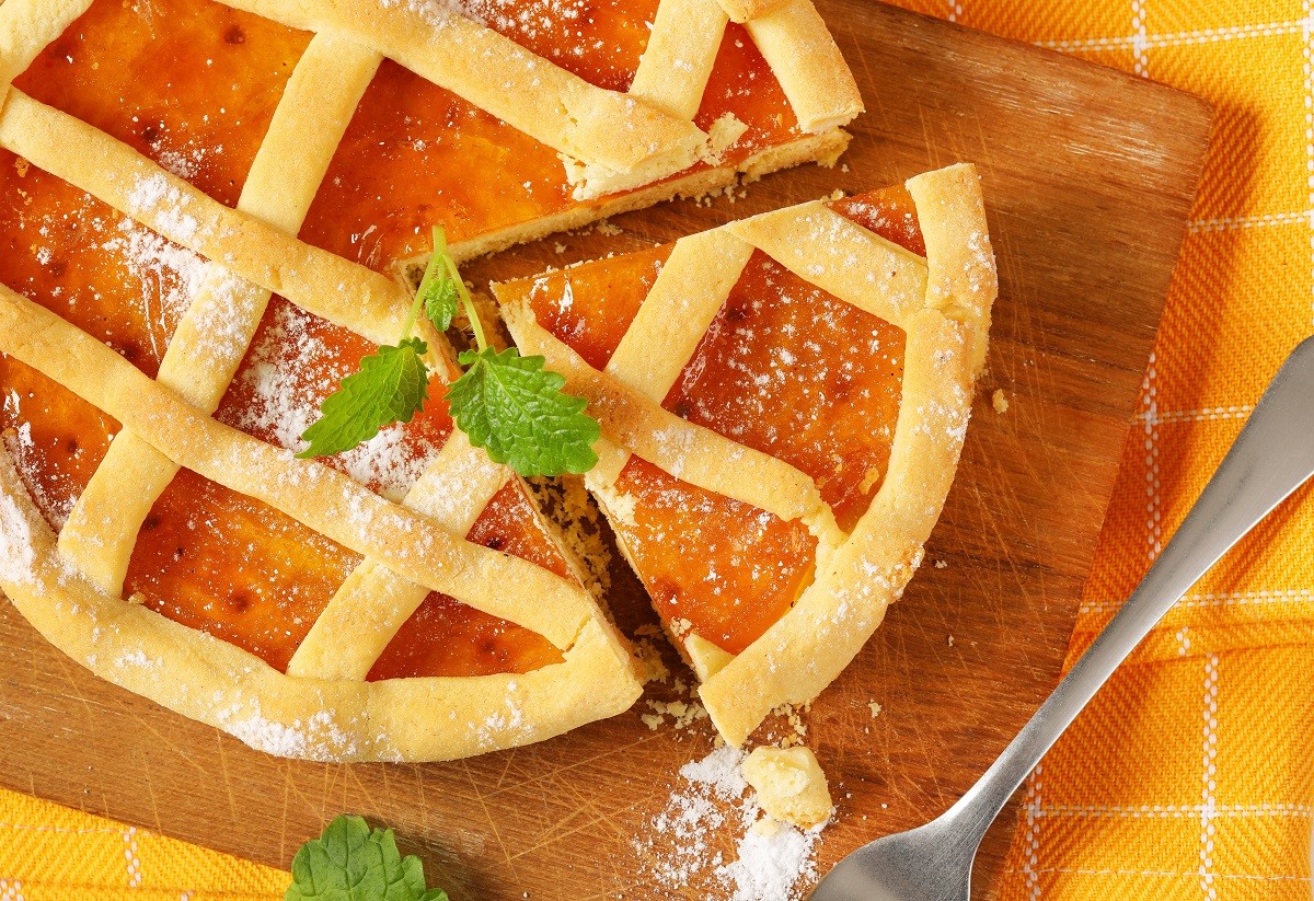 Lattice topped fruit tart (crostata)