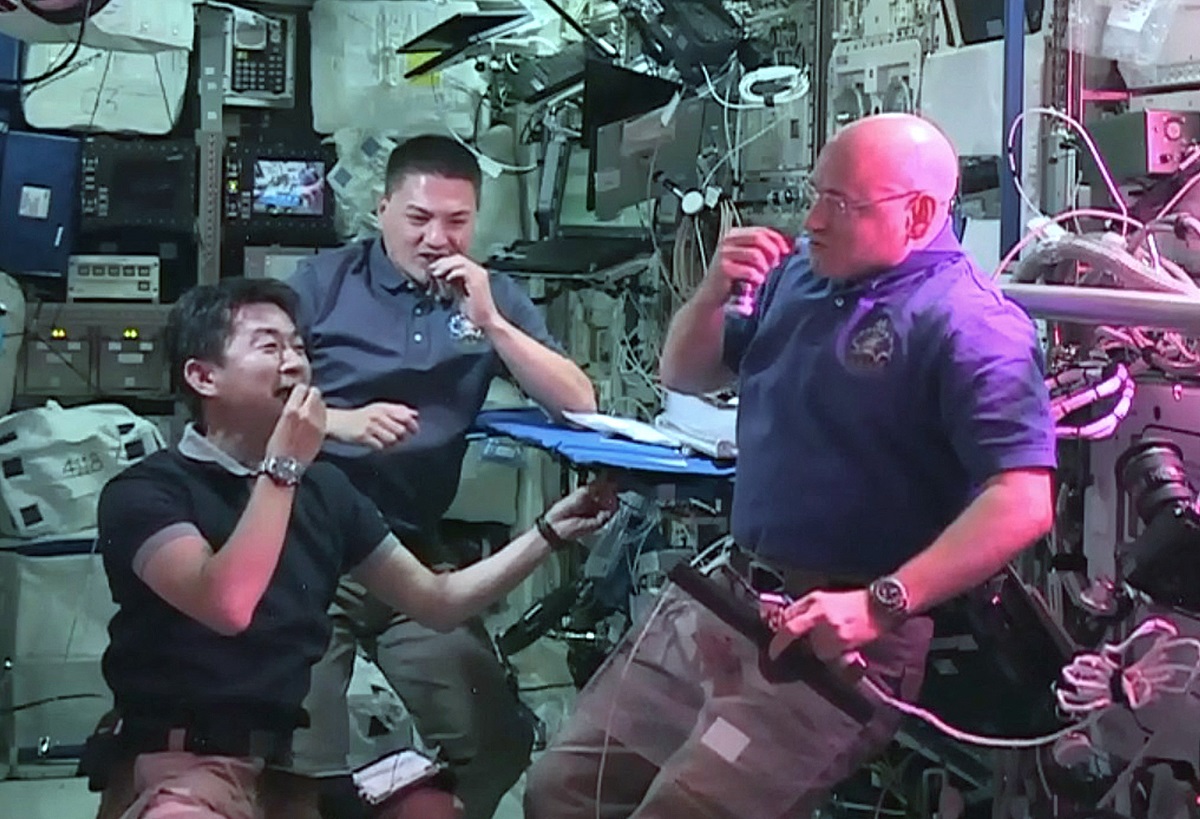 Astronauts to take first bite of space-grown lettuce