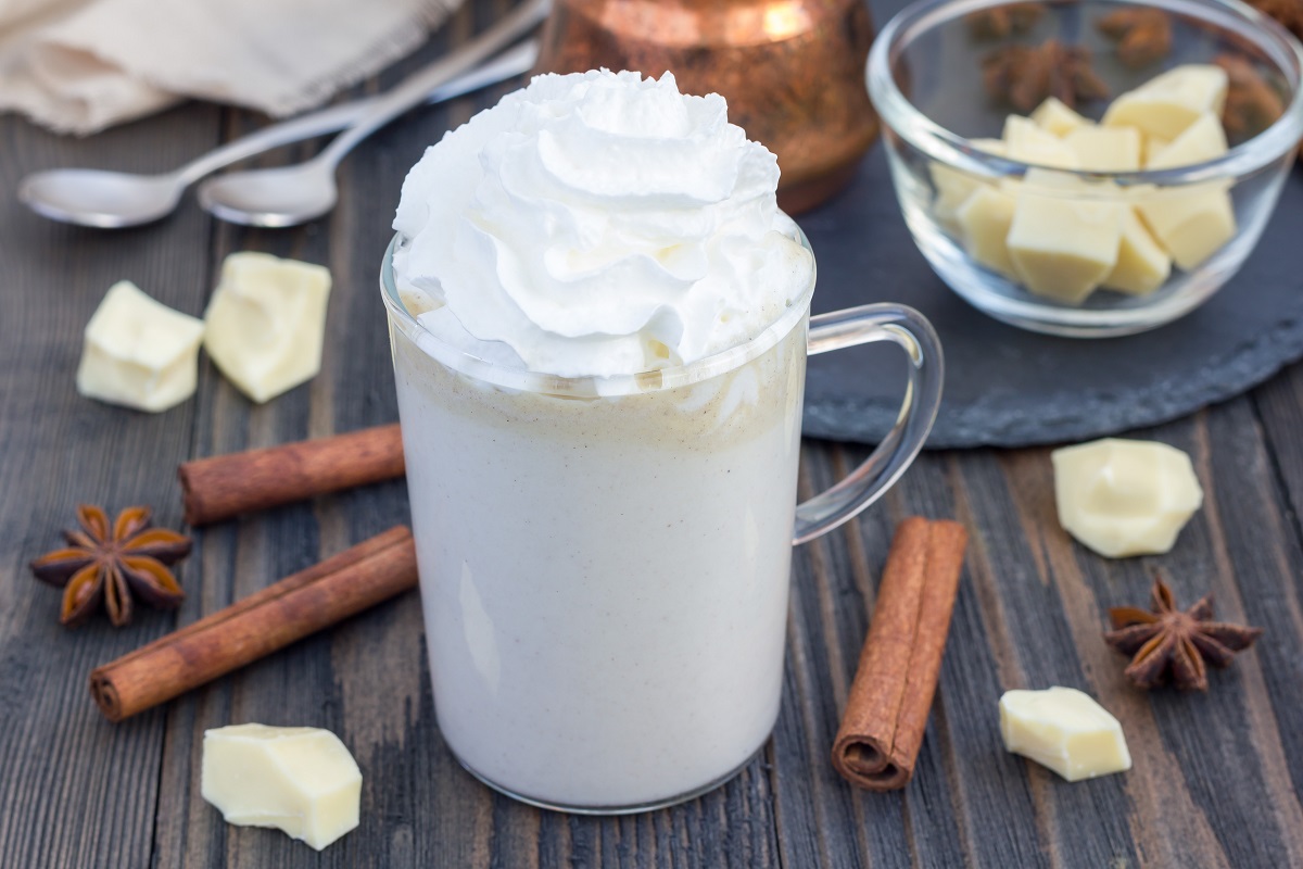 Hot,White,Chocolate,,Decorated,With,Whipped,Cream,And,Cinnamon.
