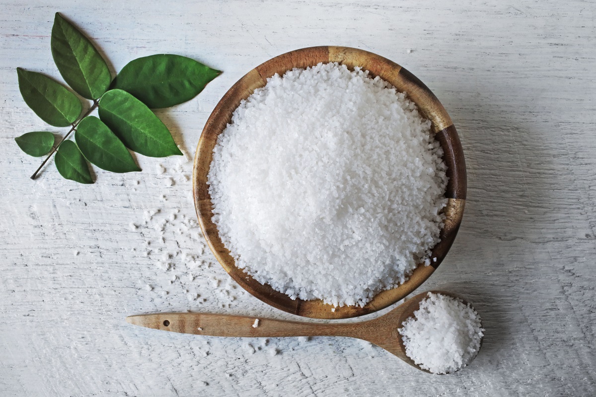 Sea,Salt,On,Wooden,Background