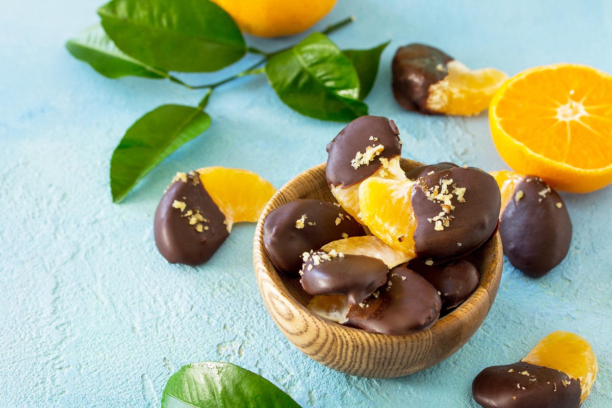 Slices,Of,Tangerines,In,Chocolate.,Dessert,Tangerines,On,A,Blue