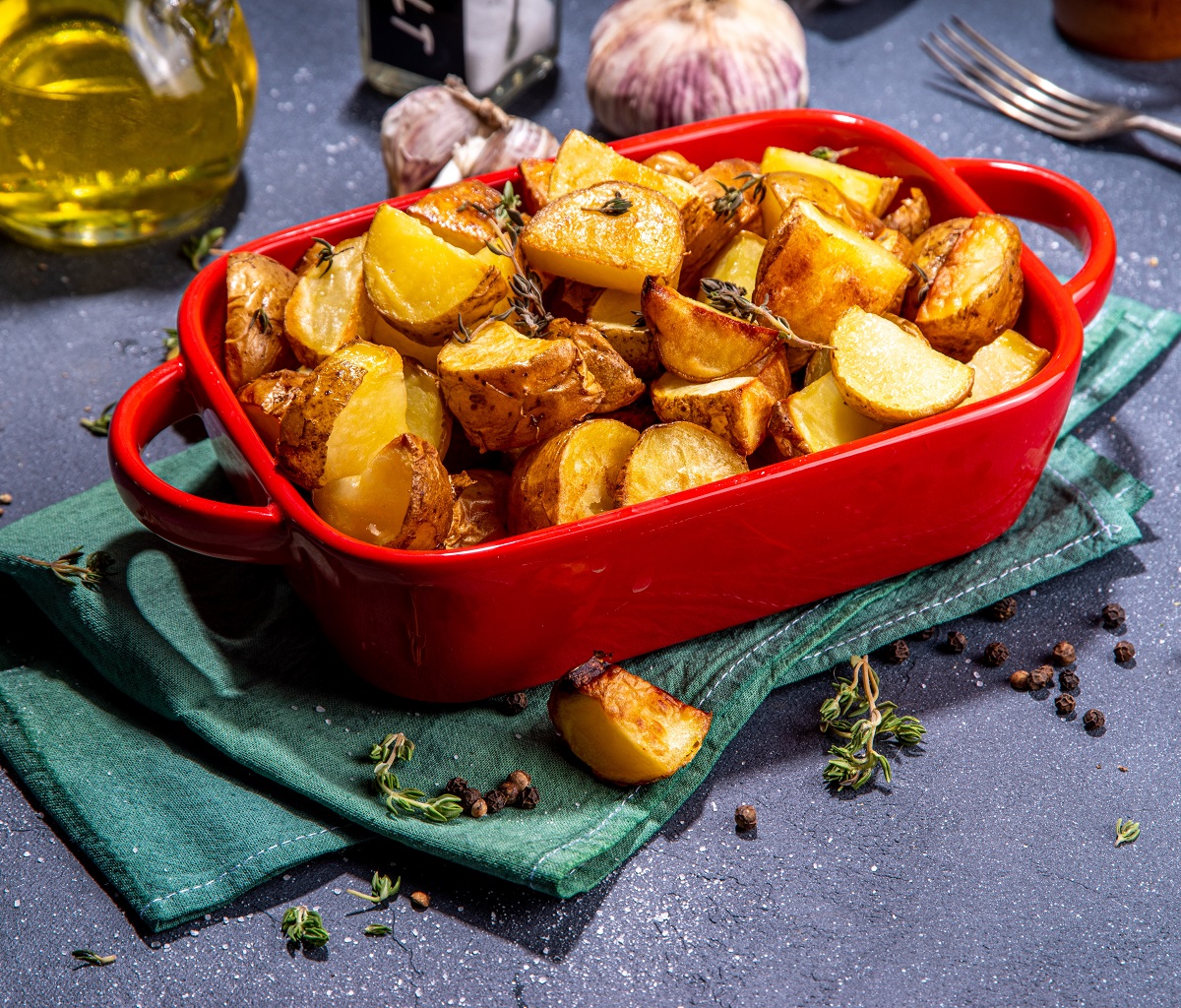 Slices,Of,Fried,Or,Baked,Potato,Wedges,With,Herbs,And
