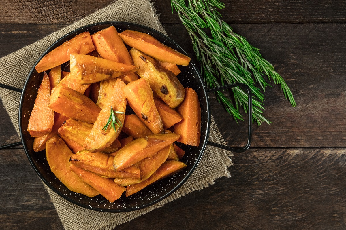 An,Overhead,Photo,Of,Roasted,Sweet,Potatoes,In,A,Pan,