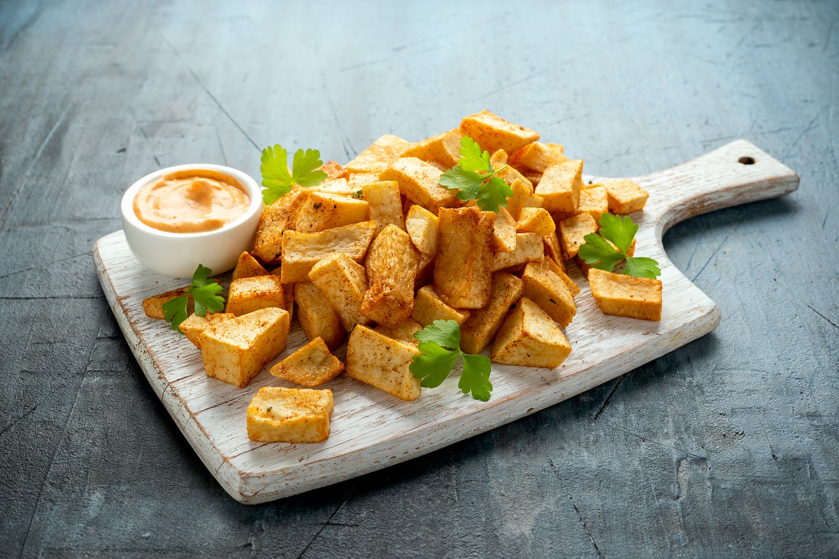 Patatas,Bravas,Traditional,Spanish,Potatoes,Snack,Tapas,On,White,Wooden