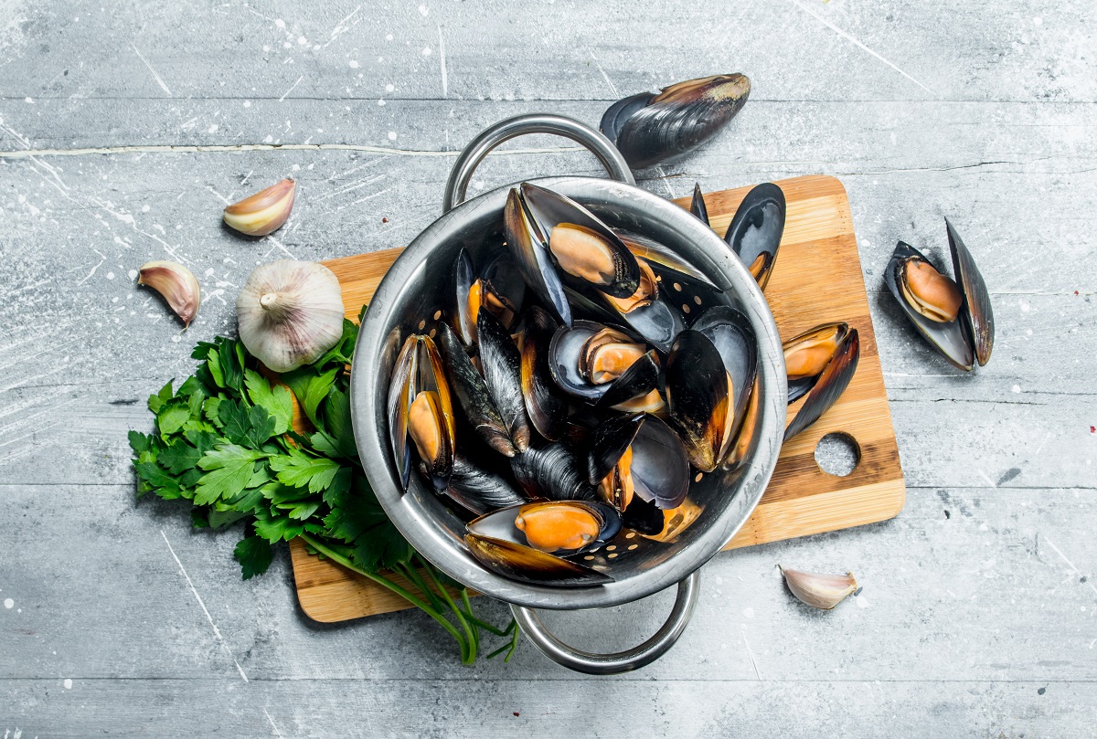 Fresh,Seafood,Clams,With,Parsley,And,Garlic.,On,A,Rustic