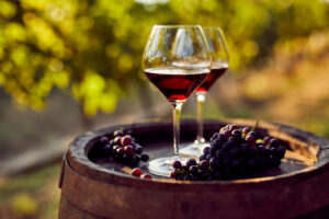 Two,Glasses,Of,Red,Wine,In,The,Vineyard