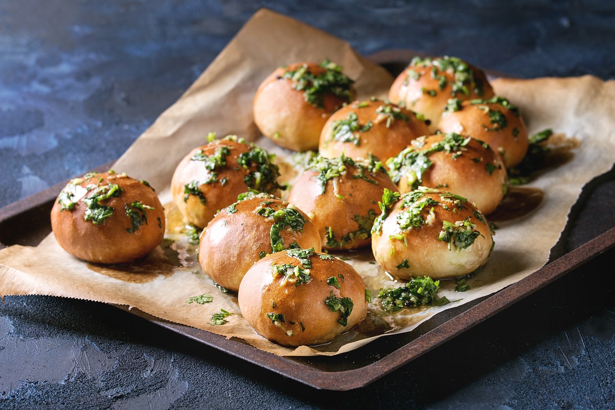 Traditional,Ukrainian,Homemade,Garlic,Buns,Pampushki,For,Borscht,Soup,With