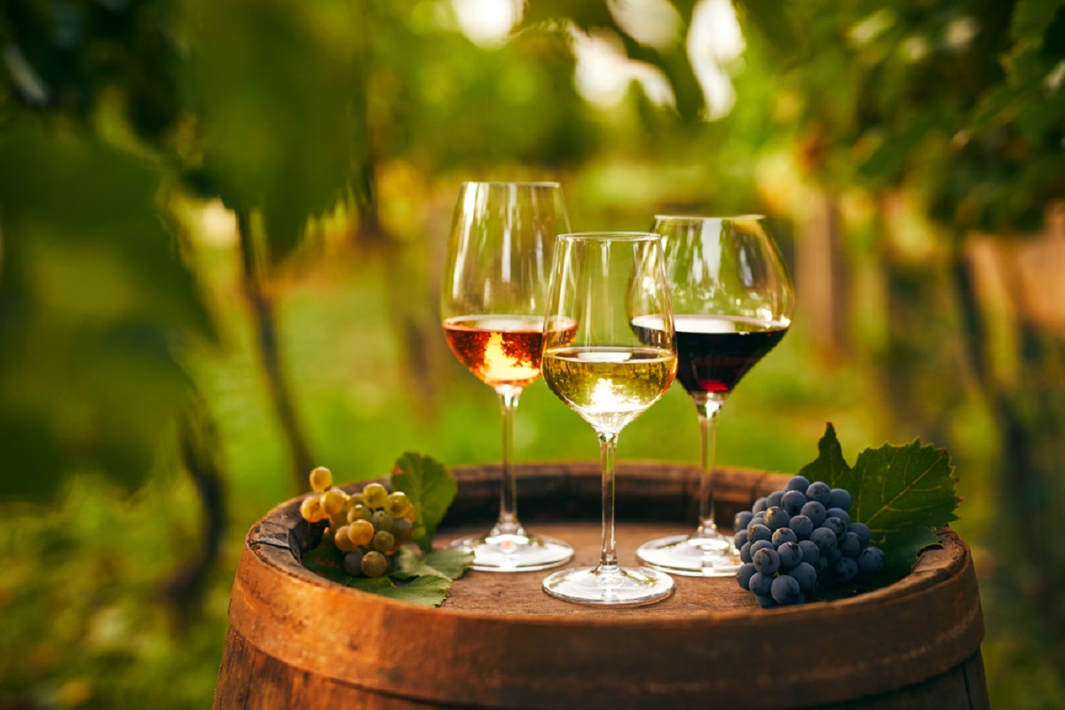 Glasses,Of,White,,Pink,And,Red,Wine,On,An,Old