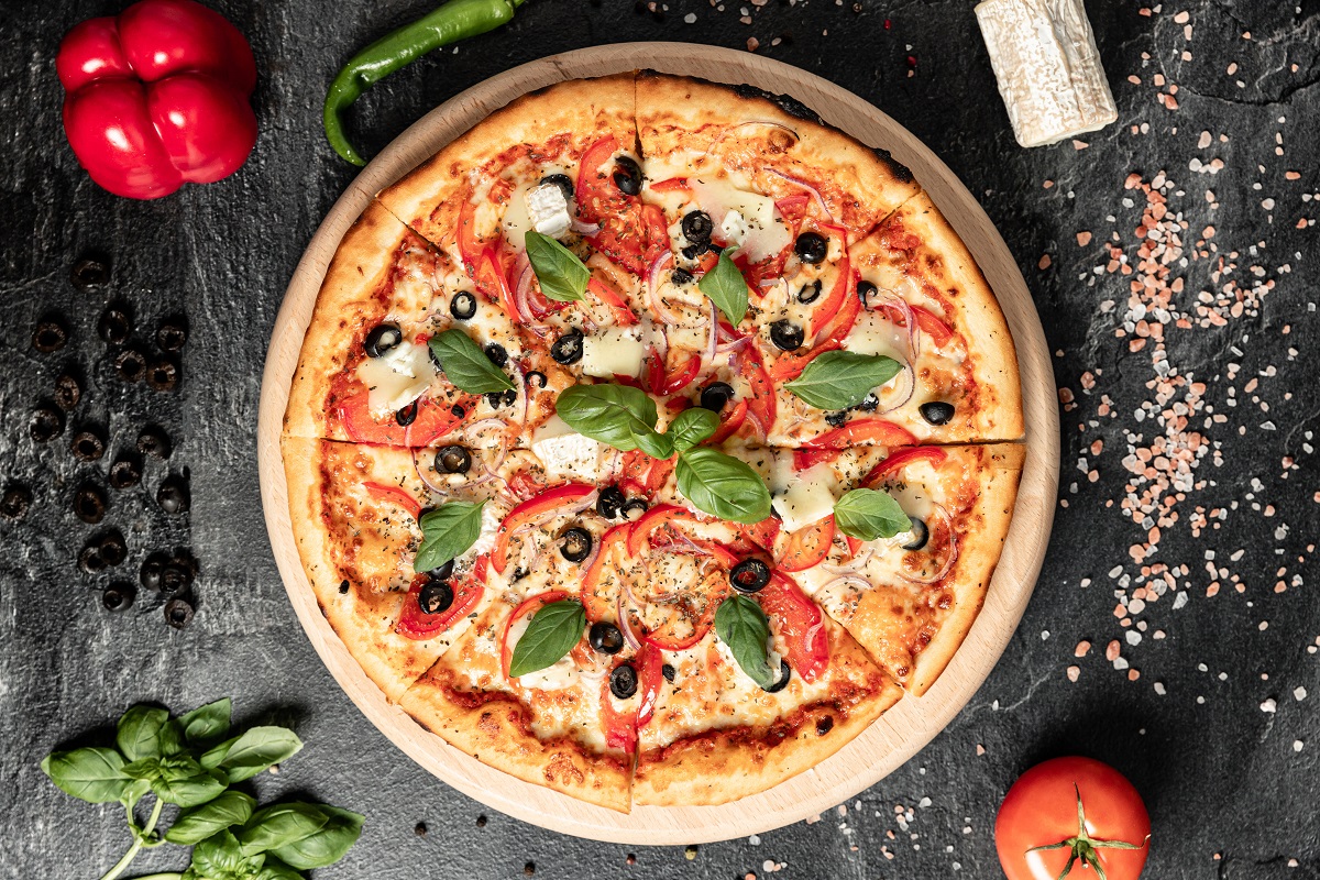 Hot,Tasty,Traditional,Italian,Pizza,With,Salami,,Meat,,Cheese,,Tomatoes