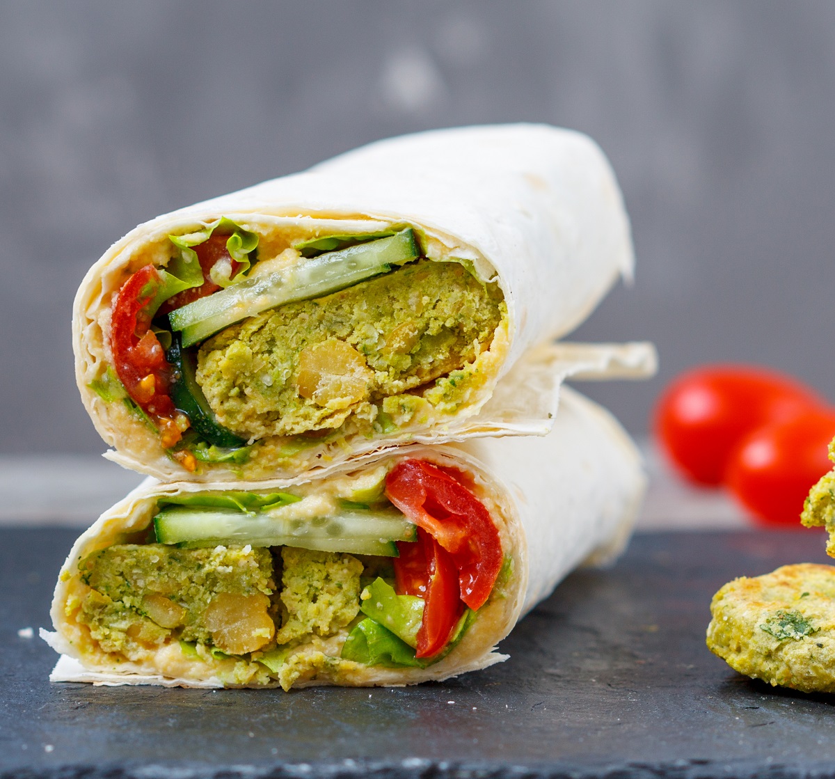 Green,Falafel,With,Hummus,And,Vegetables,In,Pita,Bread,On