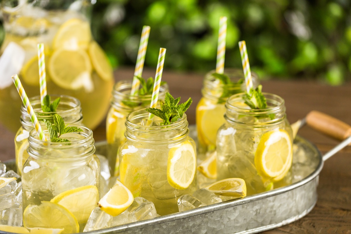 Beverage,Tray,With,With,Iced,Tea,With,Citrus.