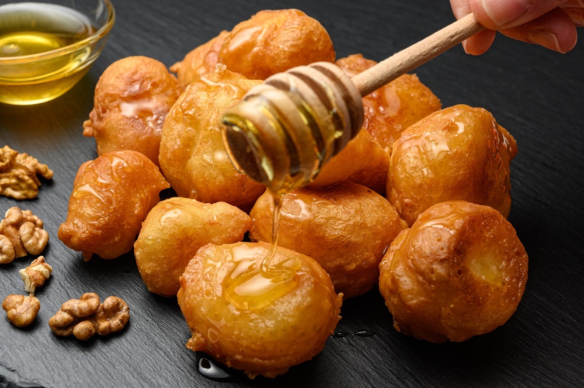 Homemade,Lokma,Served,With,Honey,,Nuts,And,Cinnamon,On,Black