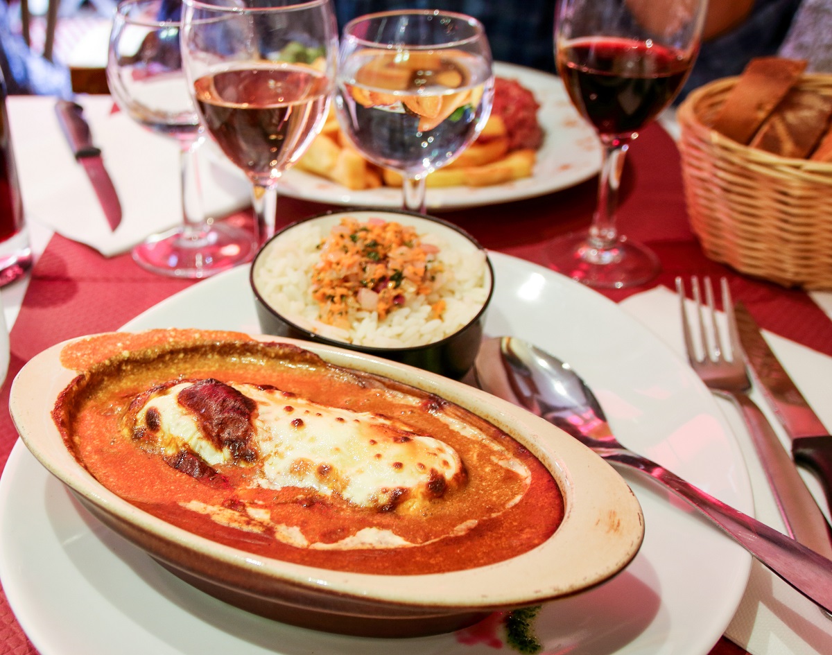 Plate,Of,Typical,Quenelle,Of,Lyon