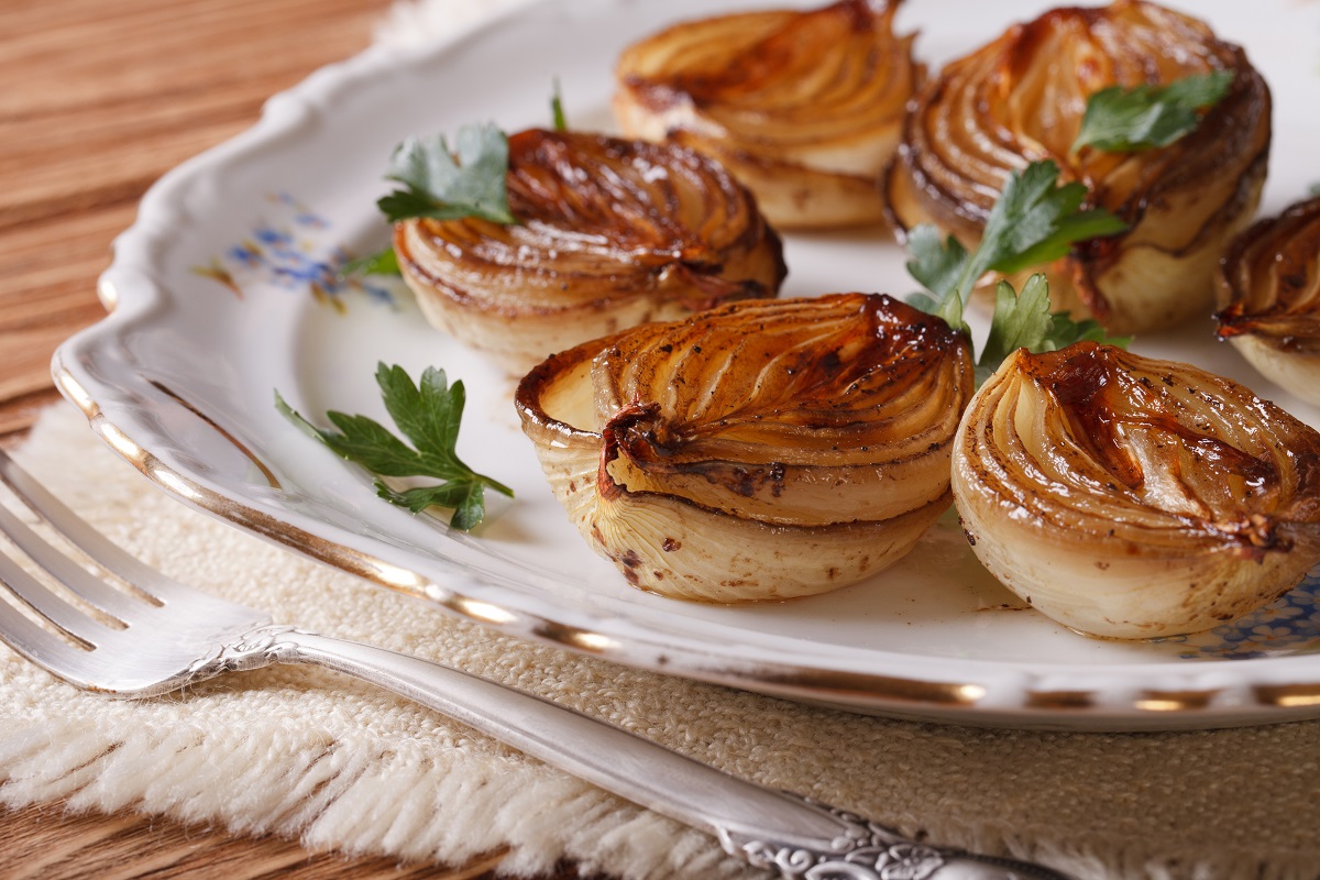 Caramelized,Onions,On,A,White,Plate,Close-up.,Horizontal