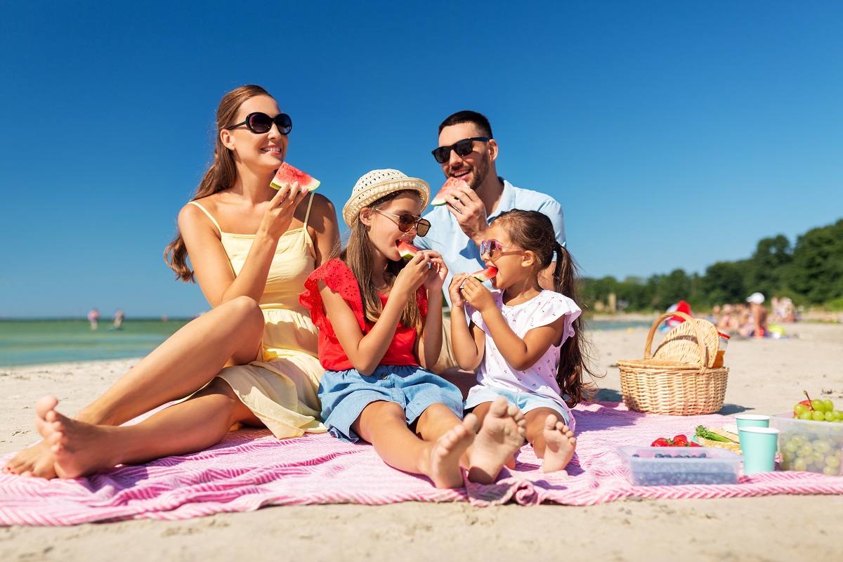 Family,,Leisure,And,People,Concept,-,Happy,Mother,,Father,And