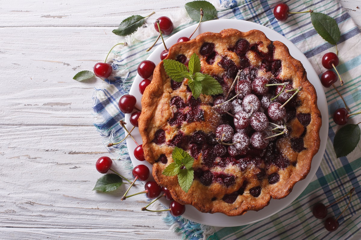 Homemade,Cherry,Cake,On,A,Plate,On,The,Table.,Horizontal