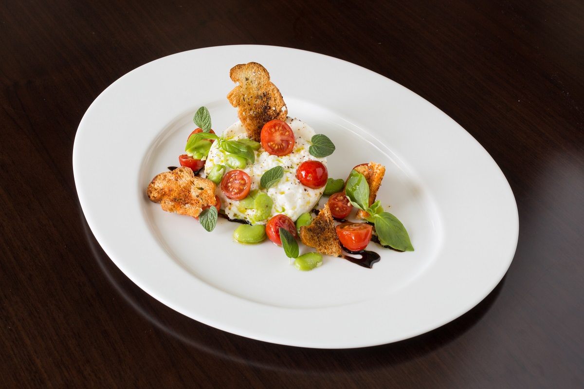 Delicious,Tomato,And,Mozzarella,Cheese,Salad,Caprese,,Served,On,A