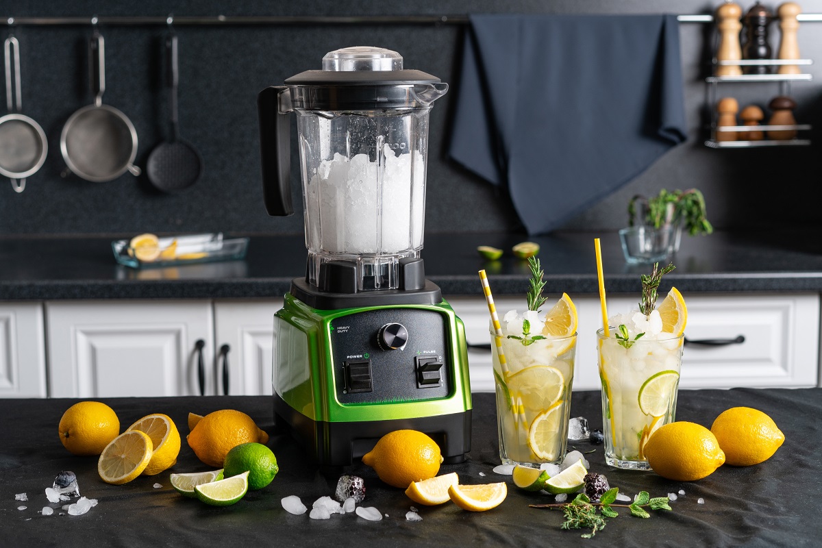 Wireless,Modern,Blender,With,Blended,Ice,Inside,The,Bowl.,Making