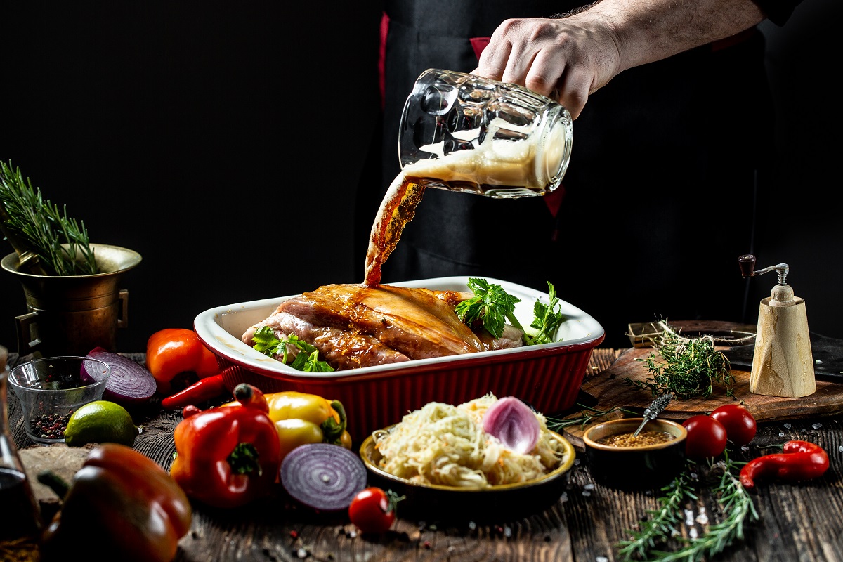Close,Up,Of,A,Chef,Hands,Preparing,Pork,Knuckle.,Cook