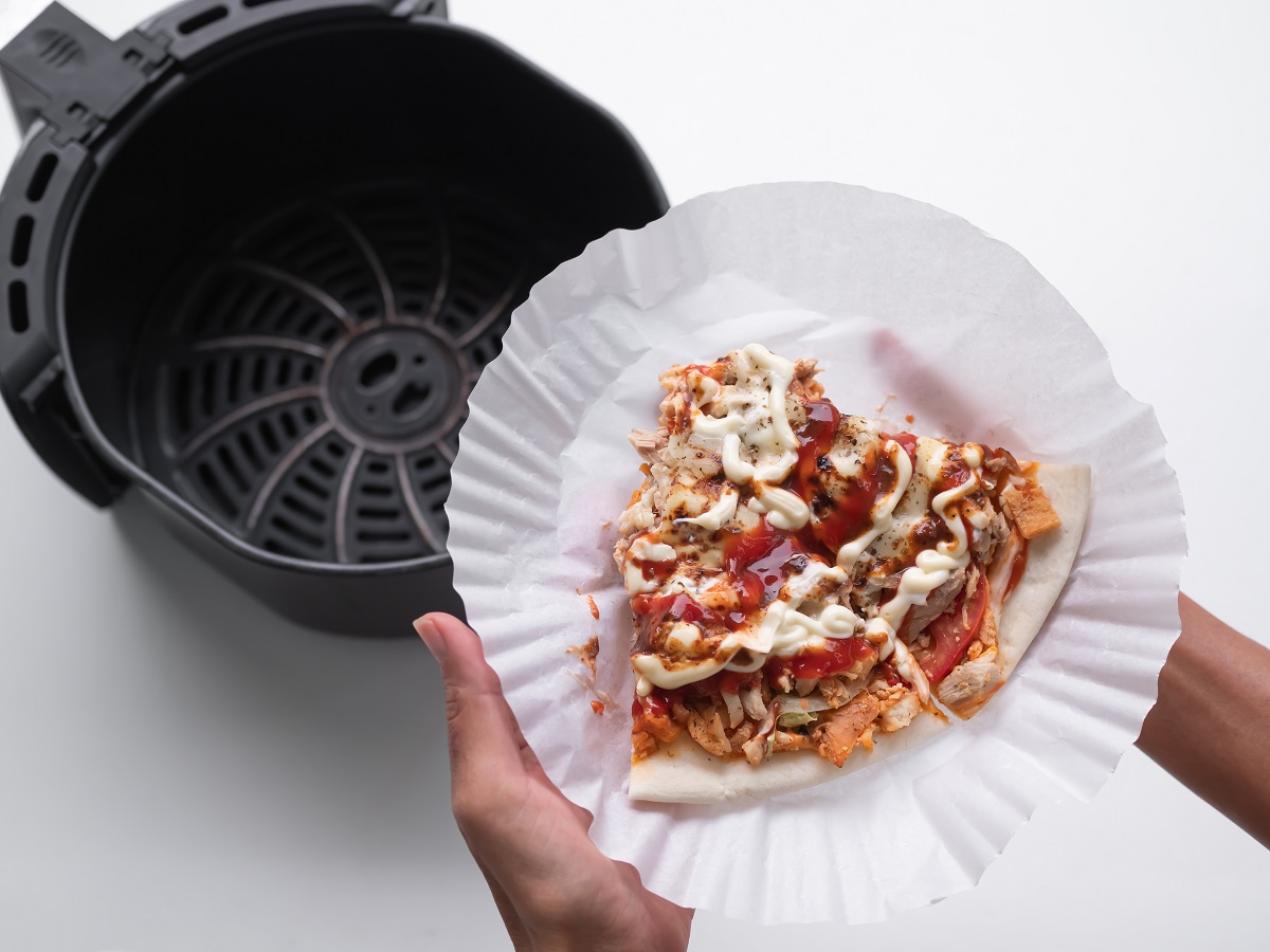 Pizza,Tuna,In,White,Place,hand,Holding,Traditional,Vegetable,Pizza,With