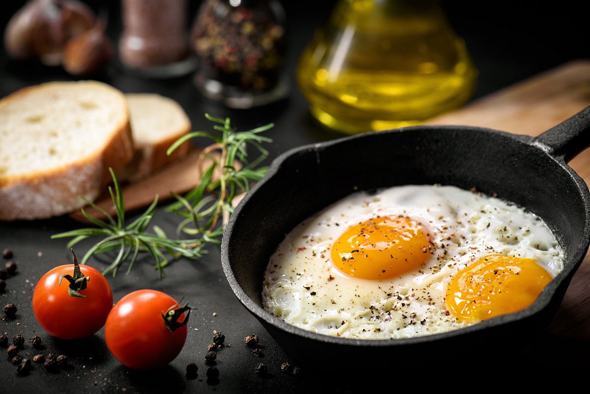 Fried,Eggs,In,A,Frying,Pan,With,Cherry,Tomatoes,And
