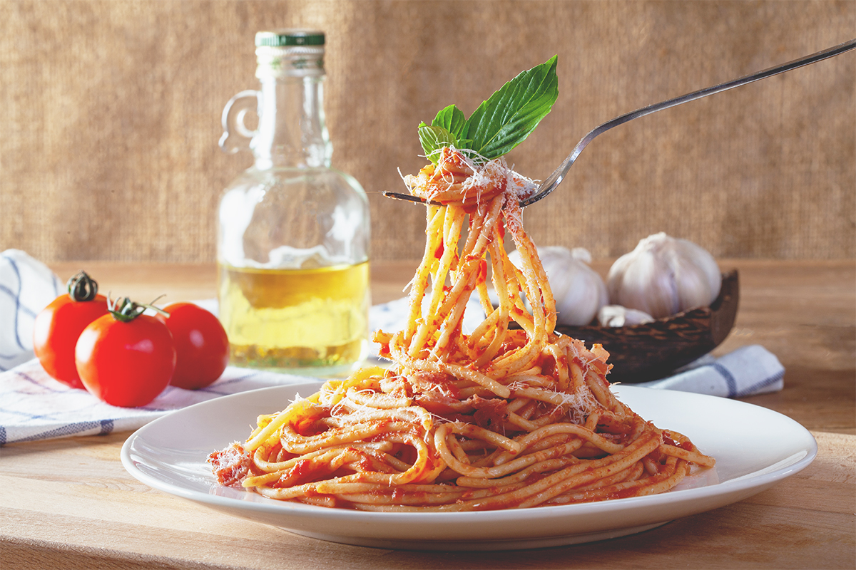 Spaghetti,In,The,Dish,On,The,Wooden,Table