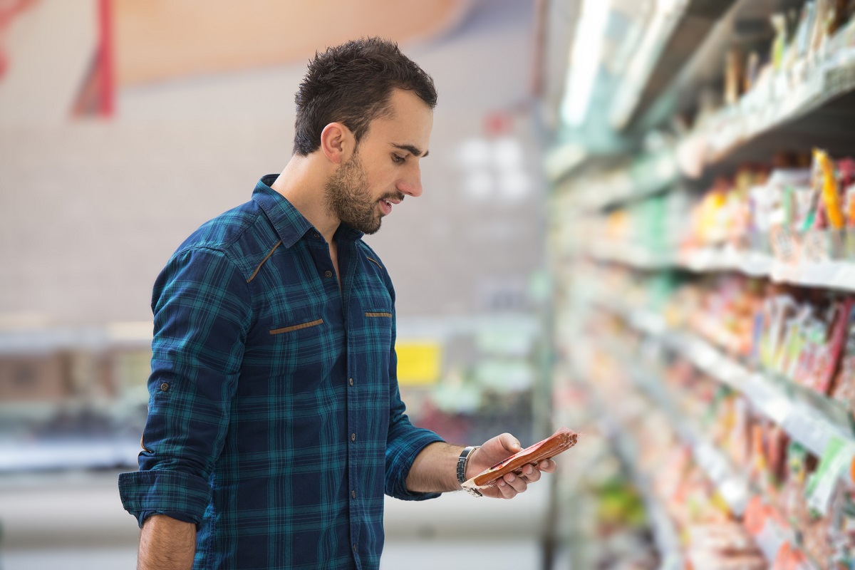 Handsome,Young,Man,Shopping,In,A,Grocery,Supermarket