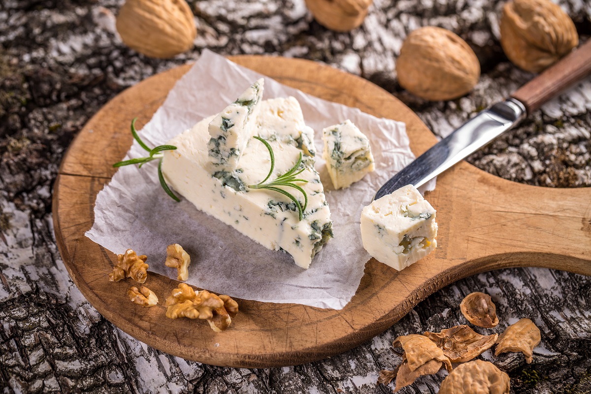 Gorgonzola,Cheese,On,Wooden,Cutting,Board