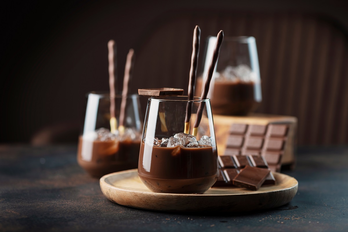 Creamy,Sweet,Liqueur,With,Chocolate,And,Ice,,Selective,Focus