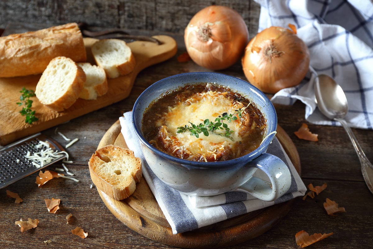 French,Onions,Soup,With,Baguette,,Rustic,Style,On,Wooden,Background