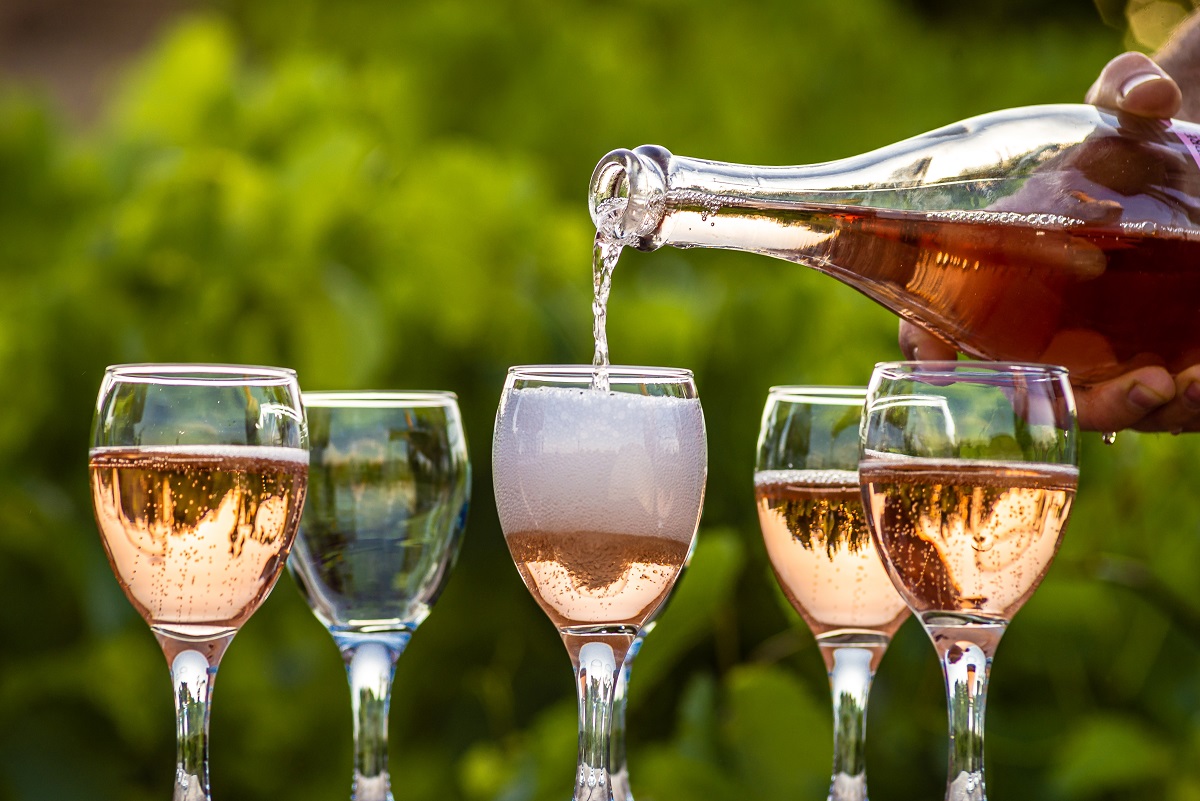 Toasting,With,Two,Glasses,Of,Champagne,In,The,Vineyard,,Toasting