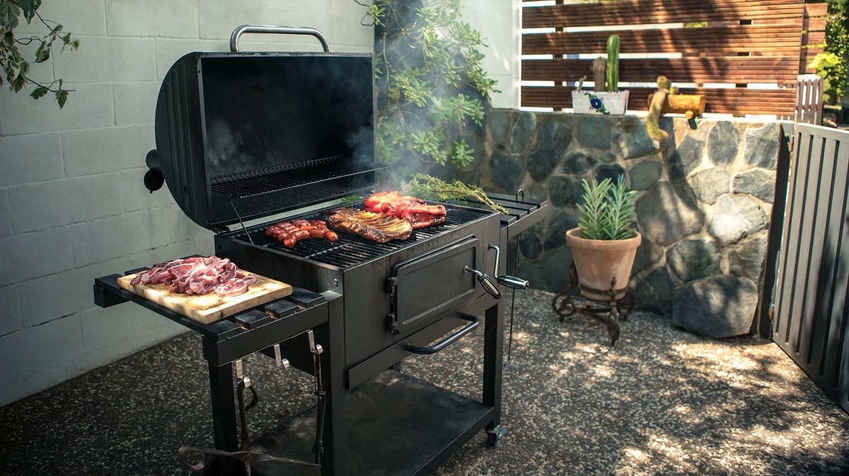 Chef,Cooking,A,Delicious,Pork,Ribs,With,Red,Peppers,On