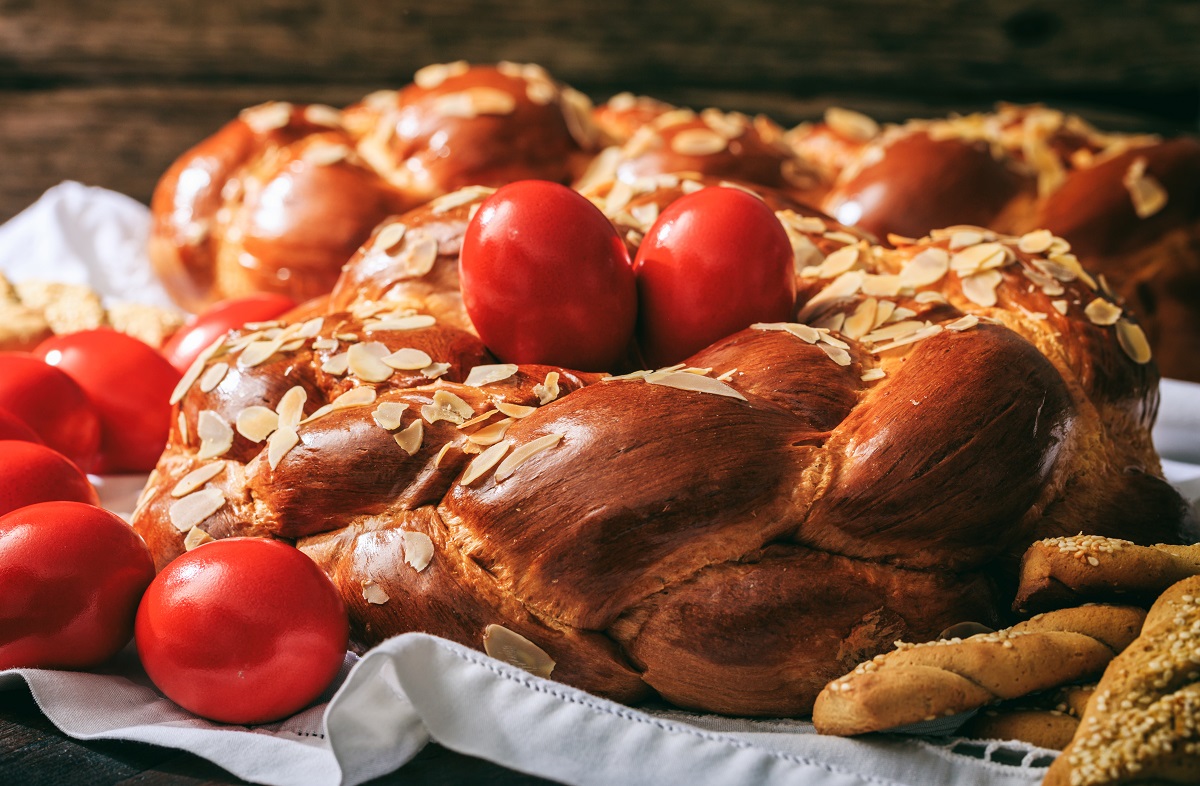 Easter,Traditional,Bread,And,Red,Eggs,On,A,Table