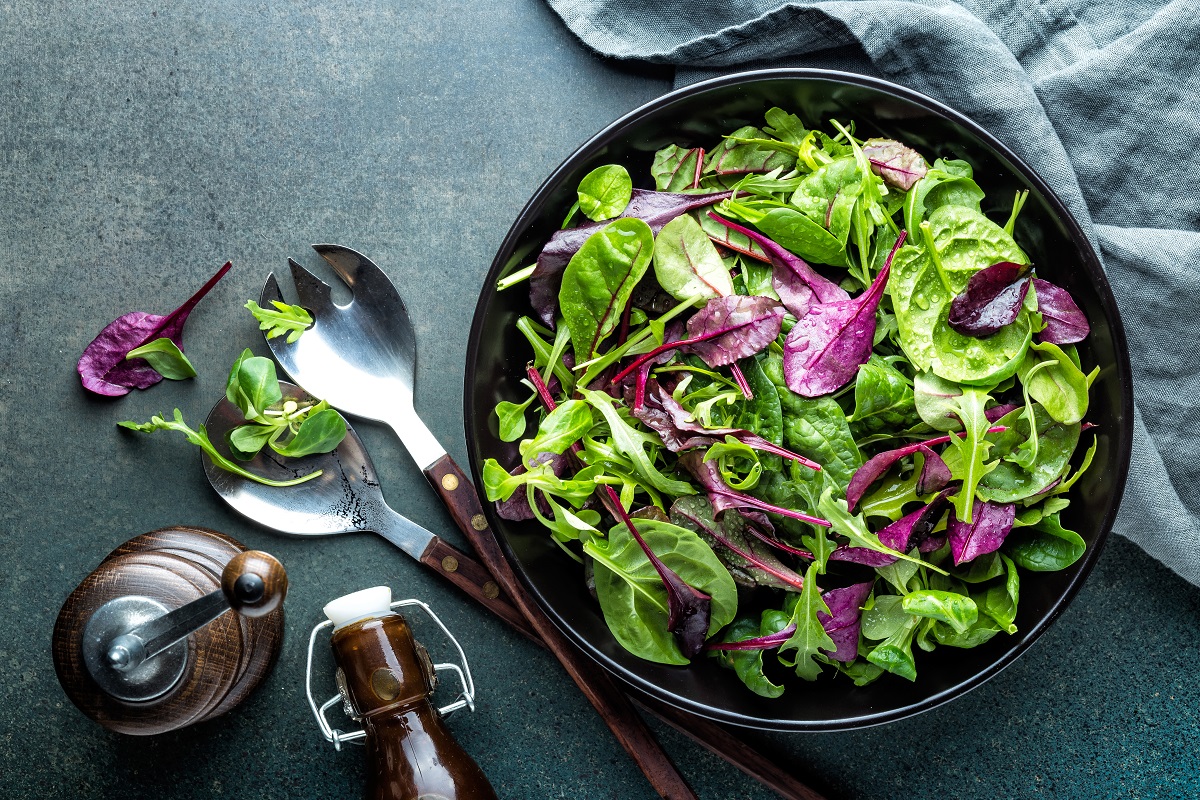 Fresh,Salad,Mix,Of,Baby,Spinach,,Arugula,Leaves,,Basil,,Chard